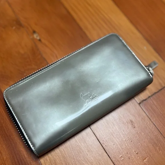 Rare Christian Louboutin silver studded wallet - Picture 2 of 7